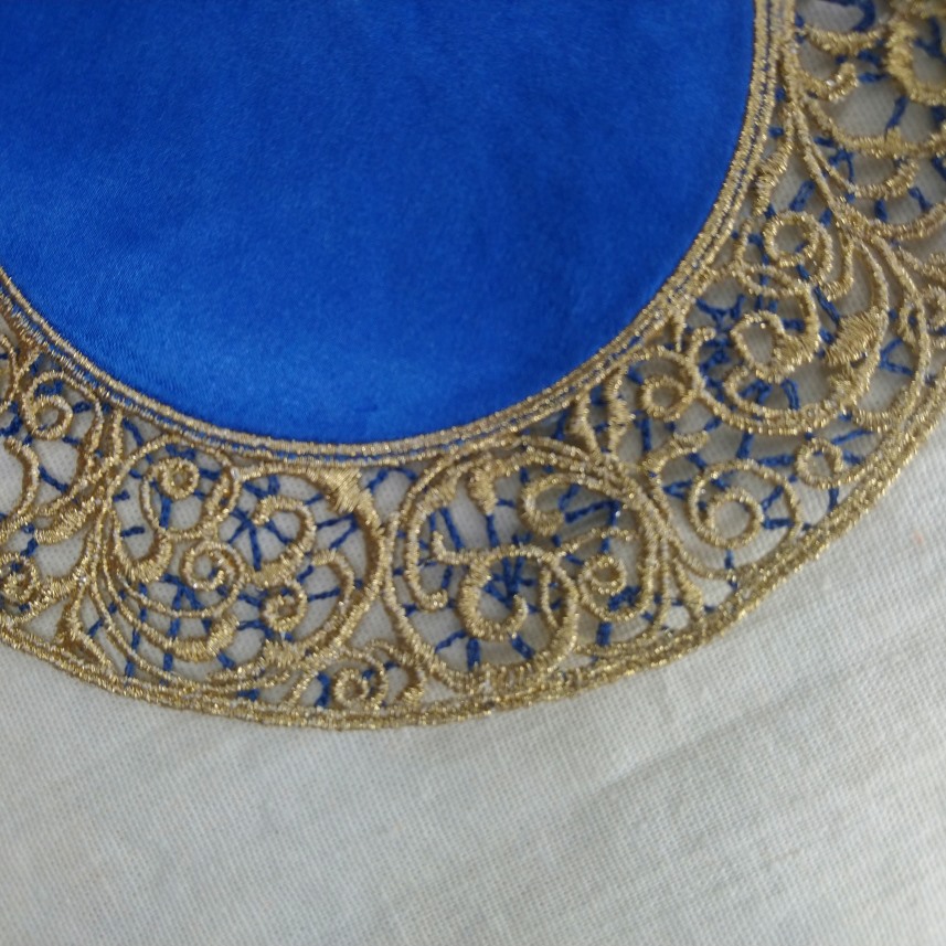 Салфетка с вышивкой