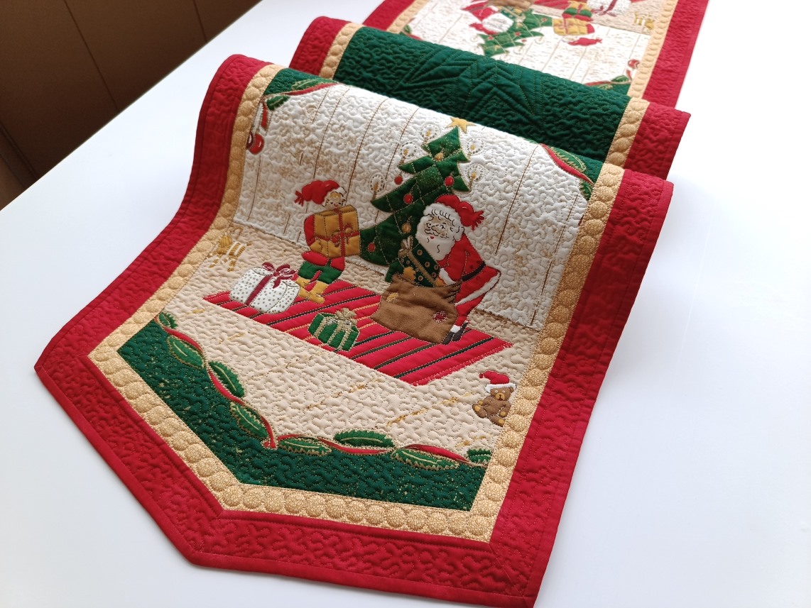 Новогодняя дорожка на стол «Любимый праздник»