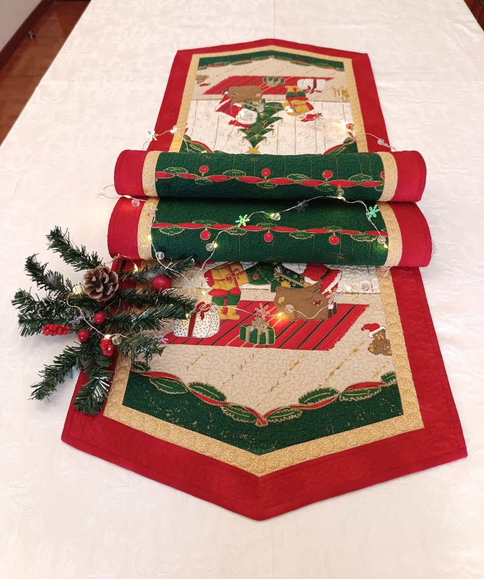 Новогодняя дорожка на стол «Любимый праздник»