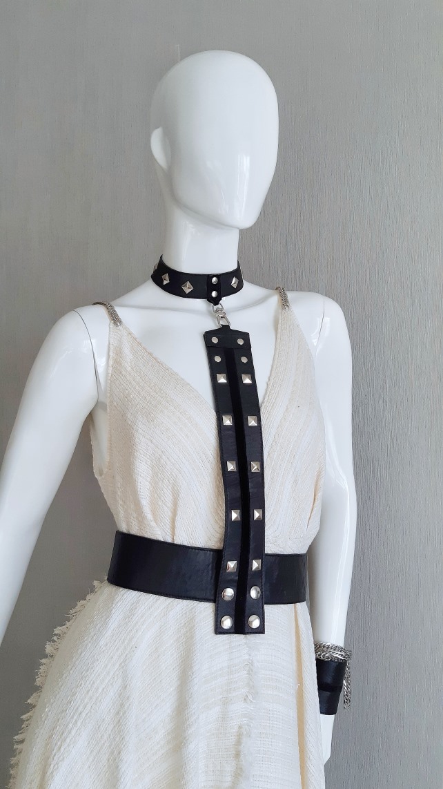 Платье с портупеей