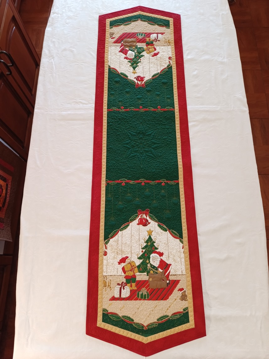 Новогодняя дорожка на стол «Любимый праздник»