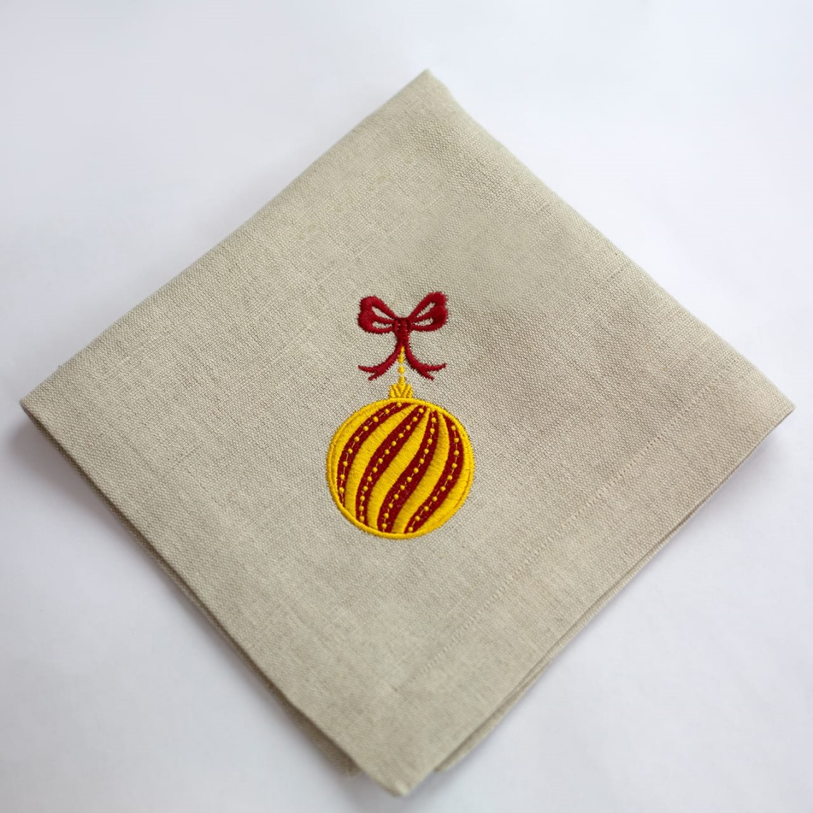 Салфетки сервировочные с вышивкой 40 х 40 см