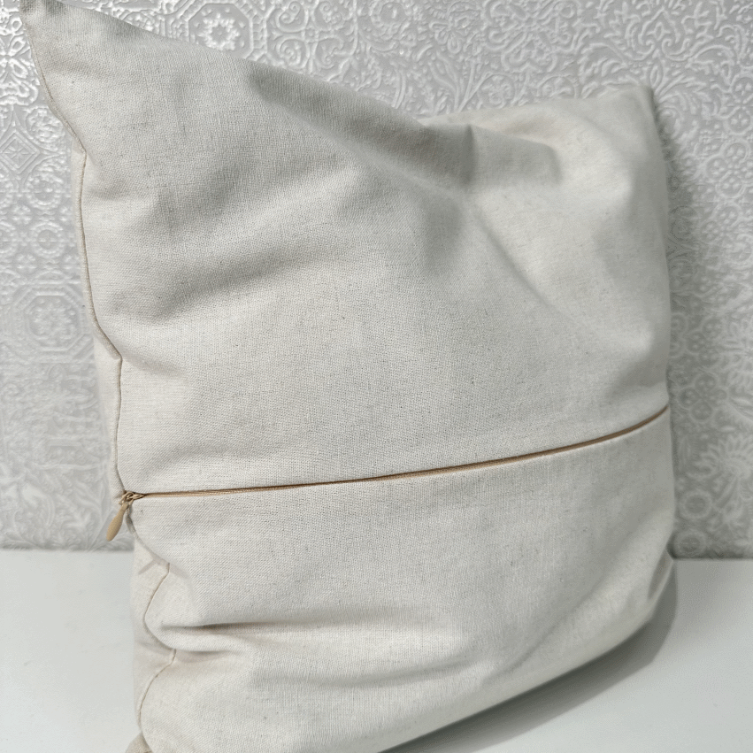 Подушка «Бульдожик в маках» 40 см