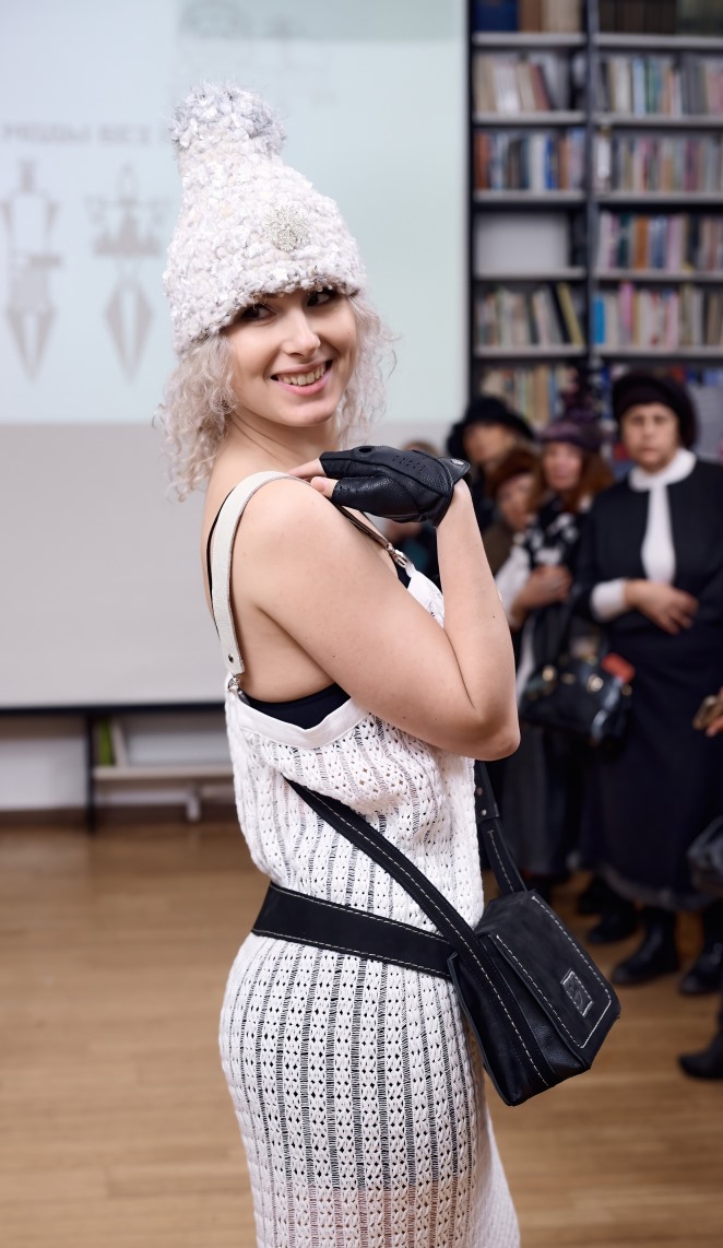 Платье из дизайнерского хлопкового плотна