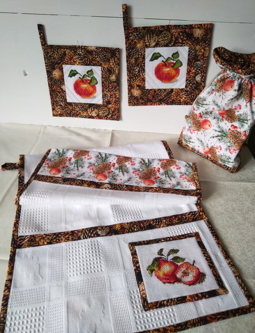 Текстильный комплект для кухни «Яблоки на снегу»