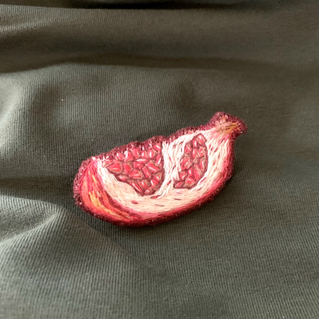 Брошь « Гранат»