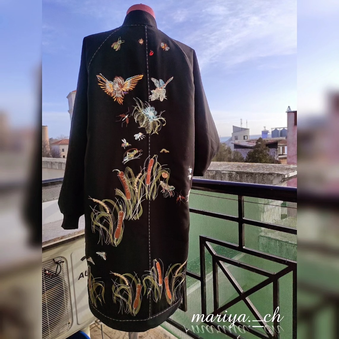 Плащ с вышивкой «Родное болото»