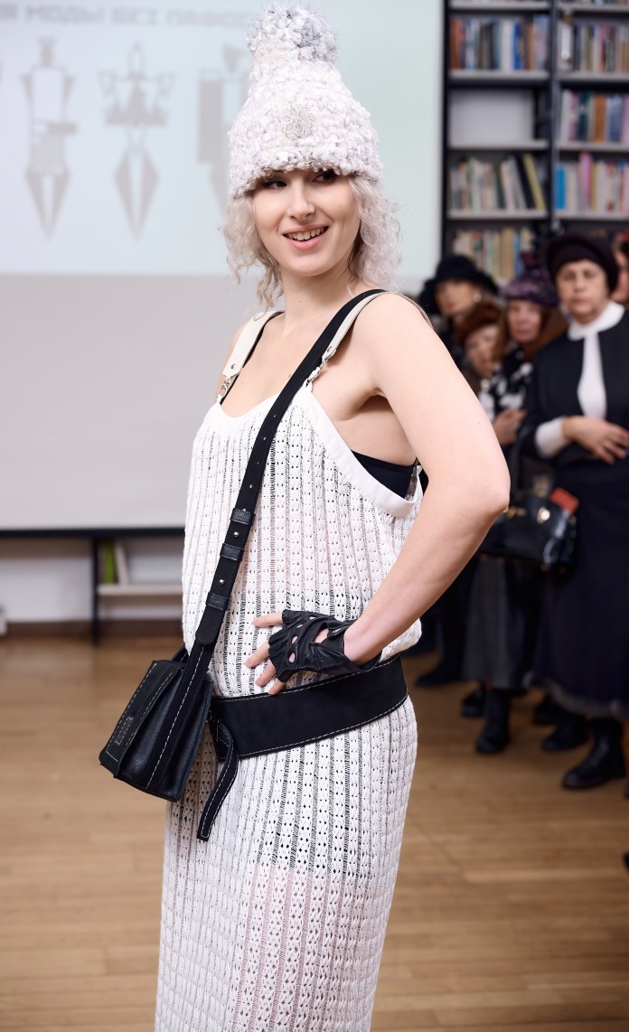 Платье из дизайнерского хлопкового плотна