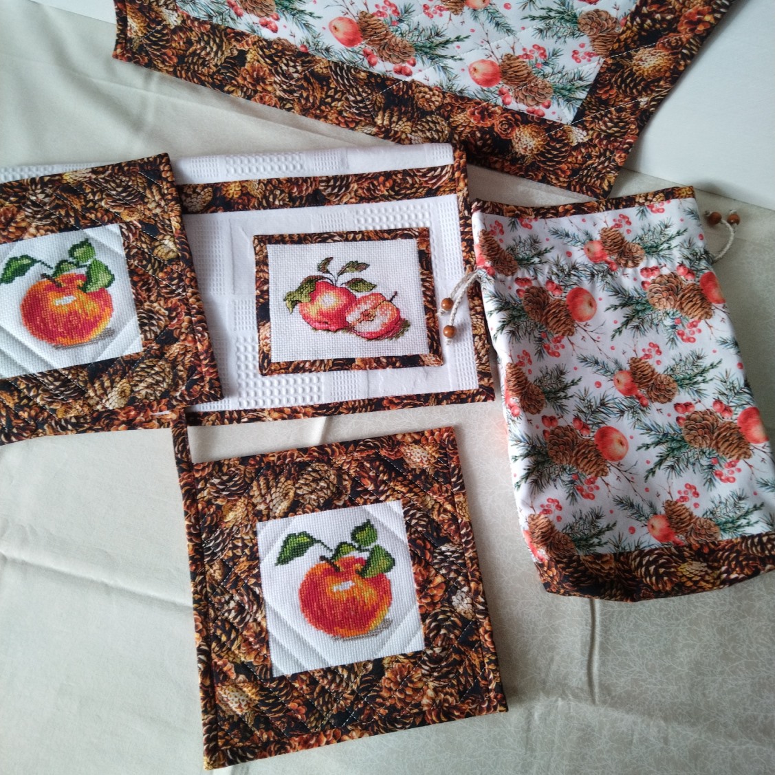 Текстильный комплект для кухни «Яблоки на снегу»