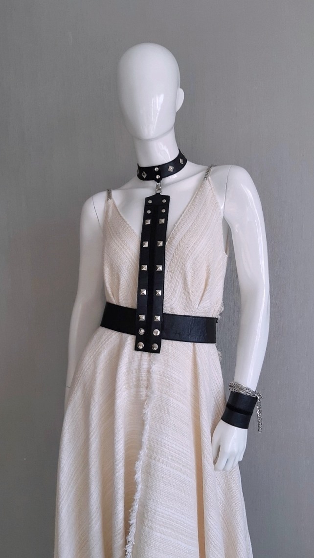 Платье с портупеей