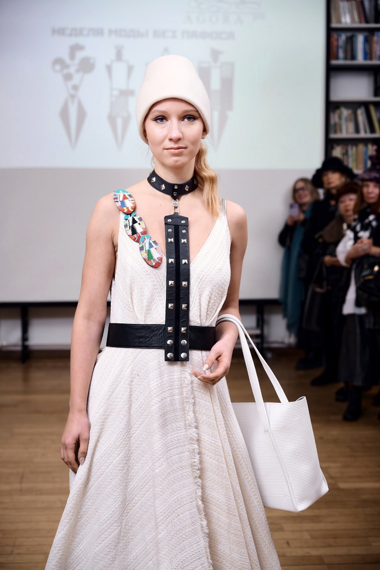 Платье с портупеей