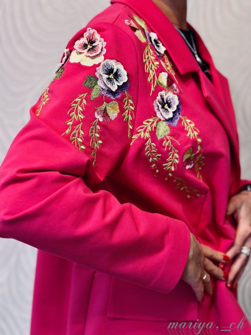 Жакет с вышивкой «Анютки для Анютки»