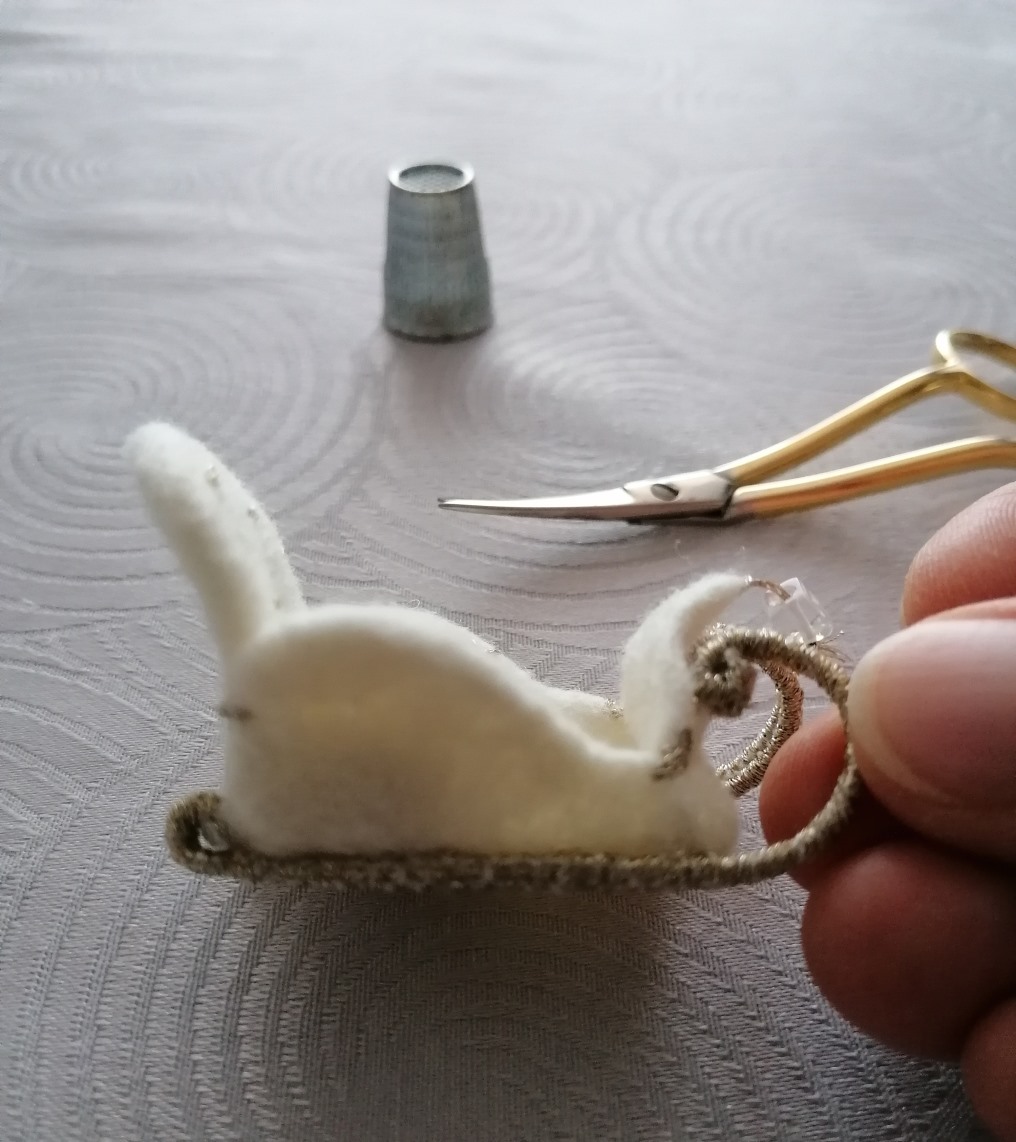 Новогоднее украшение или игольница «Наши сани едут сами»