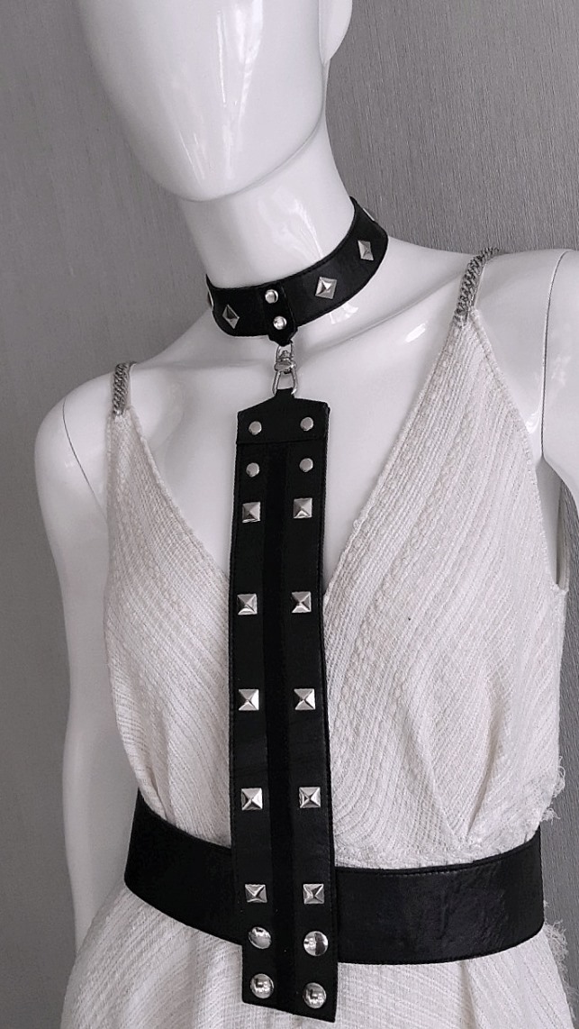 Платье с портупеей