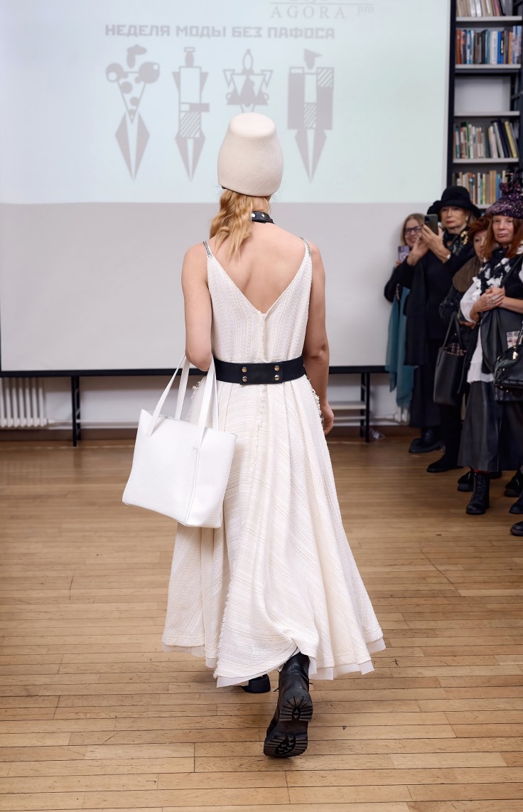 Платье с портупеей