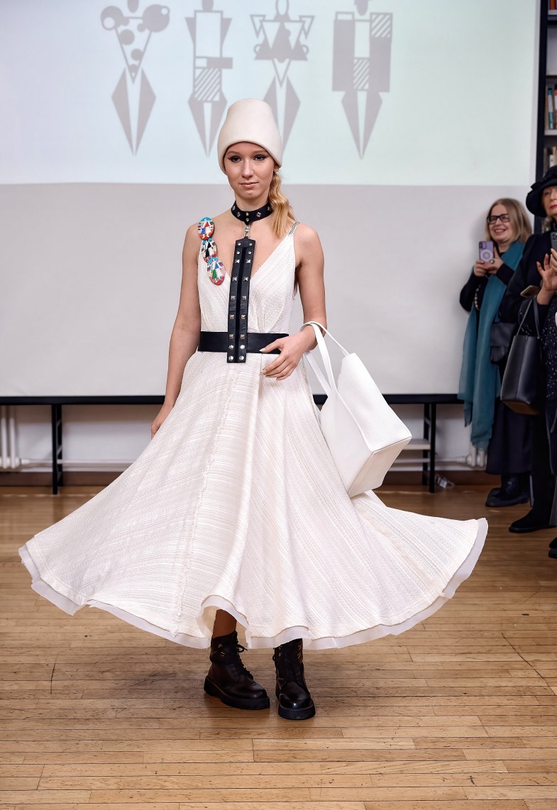 Платье с портупеей