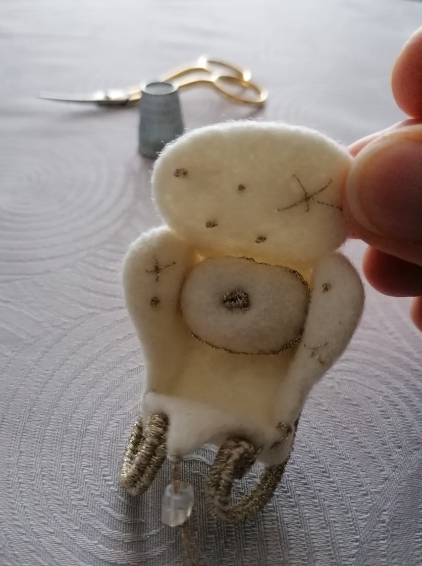 Новогоднее украшение или игольница «Наши сани едут сами»