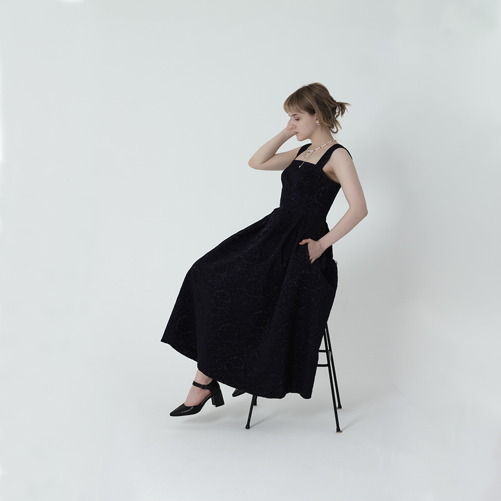 Платье на бретелях темно-синее