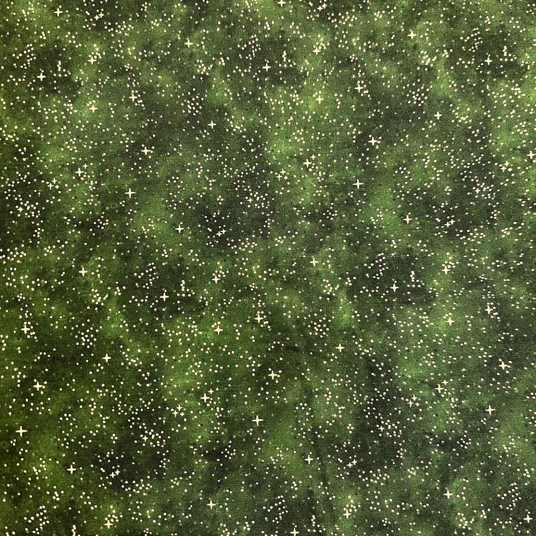 Ткань хлопок для пэчворка зеленый, горох и точки новый год, Aurora (арт. AU-NY-261)