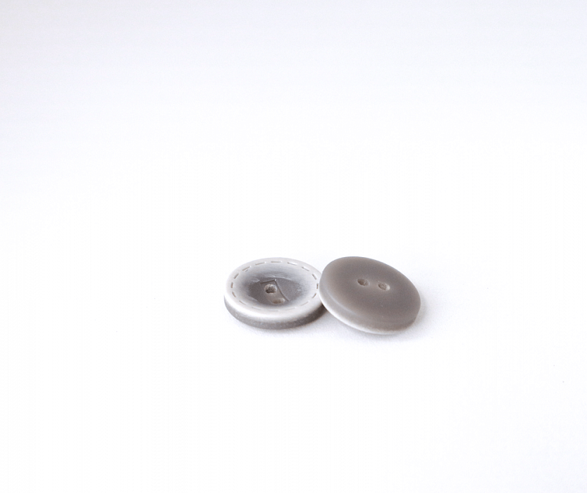 Пуговица рубашечная / блузочная пластик 2 прокола св.серый 15 мм