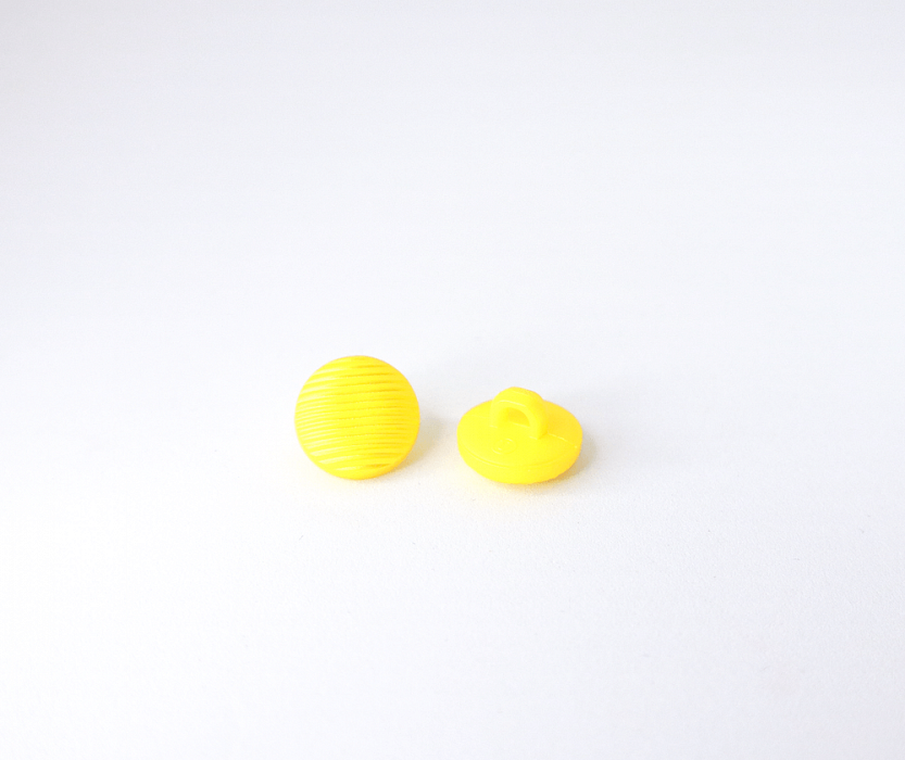 Пуговица рубашечная / блузочная пластик на ножке желтый 11 мм