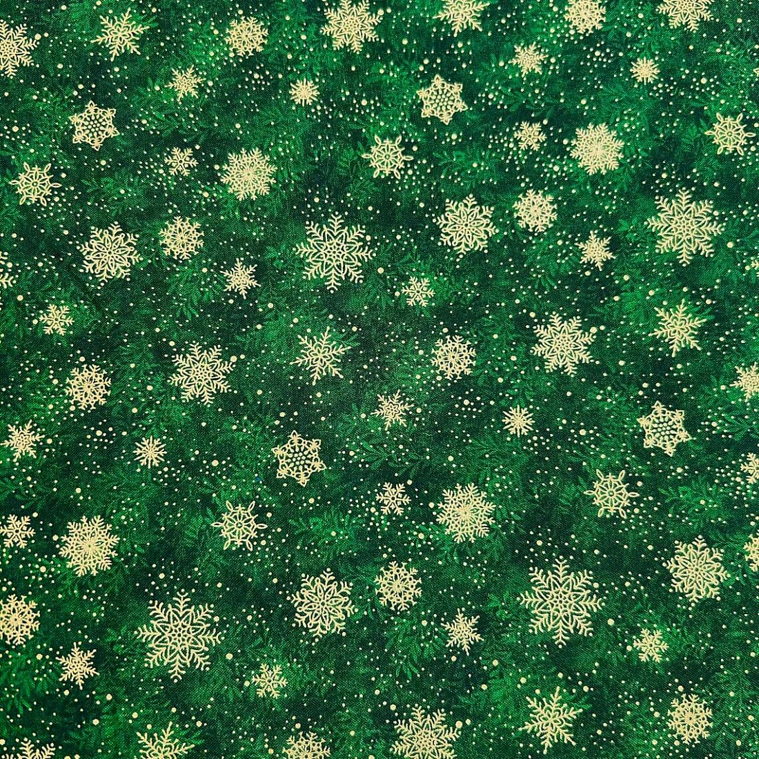 Ткань хлопок для пэчворка зеленый, новый год, Aurora (арт. AU-NY-252)