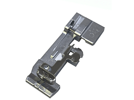 Лапка для оверлока Bernina L 850 № L17 для вшивания шнура