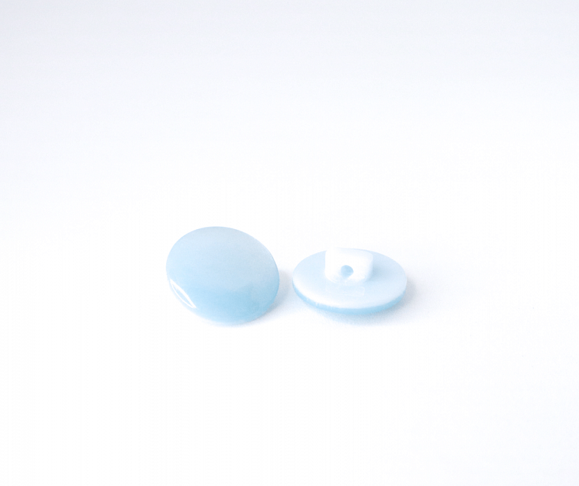 Пуговица рубашечная / блузочная пластик на ножке голубой 15 мм