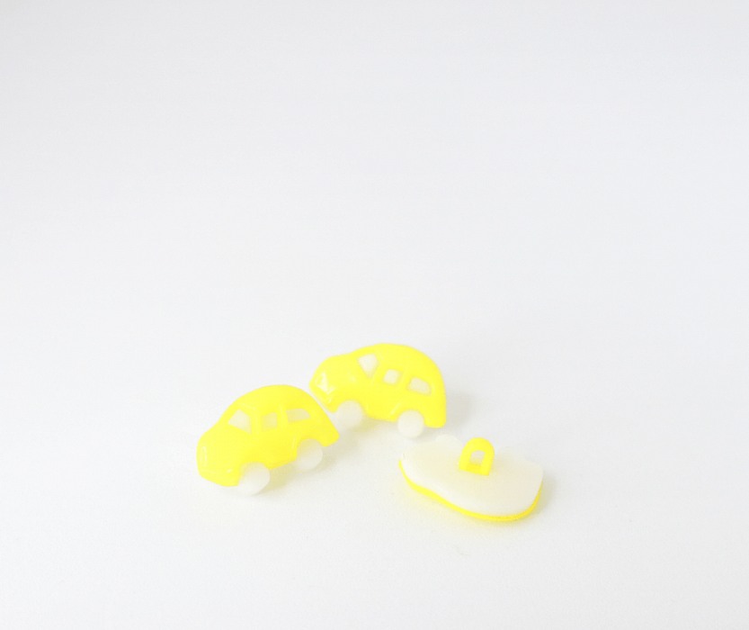 Пуговица детская Машинка пластиковая на ножке желтый 18 мм