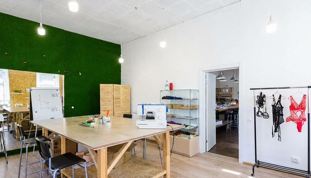 Обновили парк машин для школы шитья Ishi