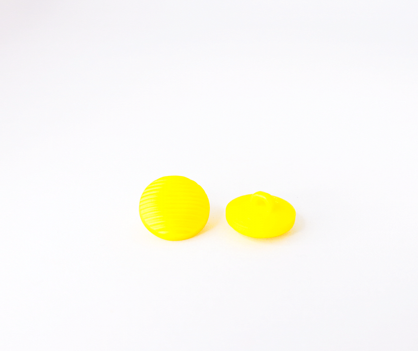 Пуговица рубашечная / блузочная пластик на ножке желтый 14 мм