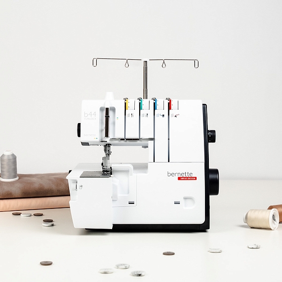 Оверлок Bernette Funlock b44